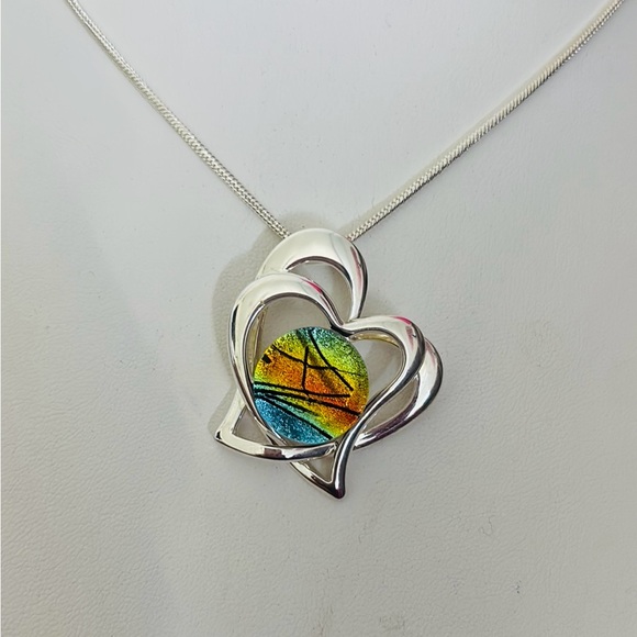 Silver tone Heart Pendant Necklace with Multicolor Design NWOT - Picture 2 of 2